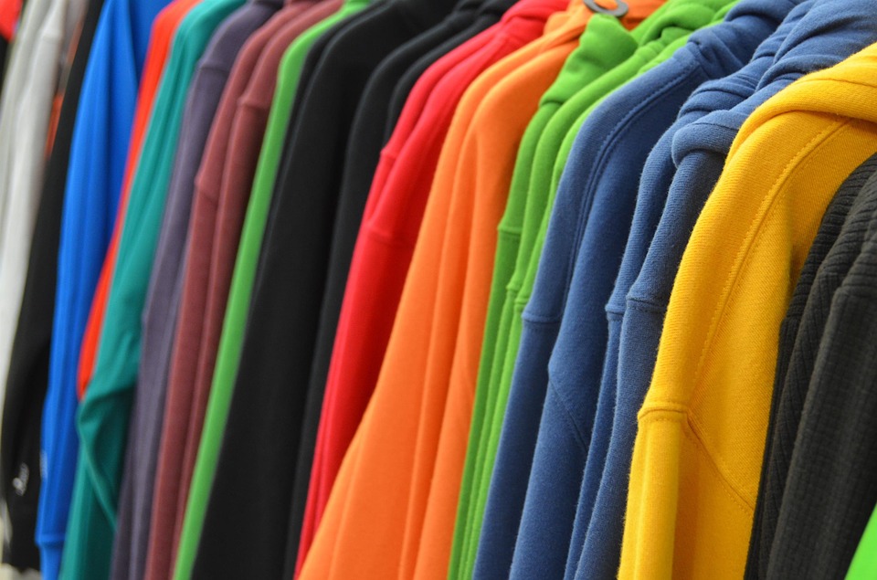 New app ScreenShop - Bunch of sweatshirts on a hanger